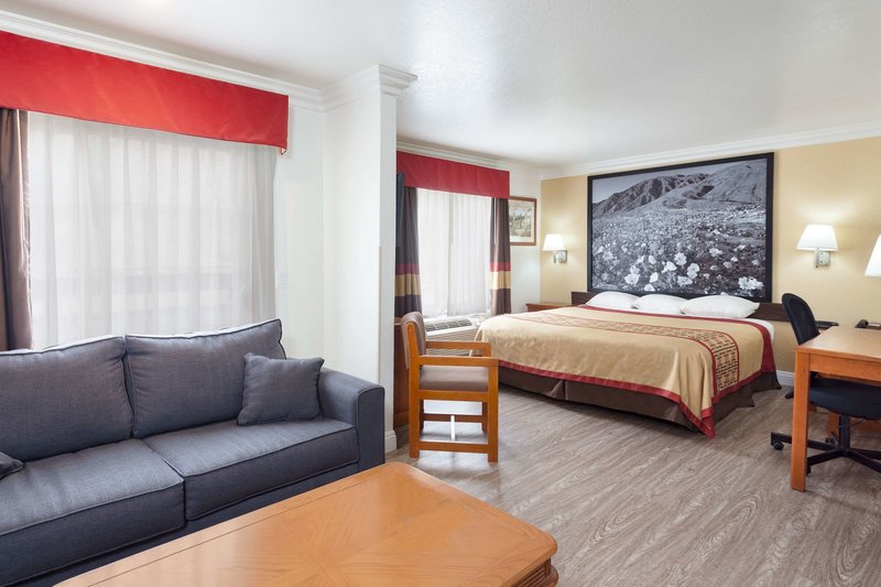super 8 by wyndham santa clarita valencia