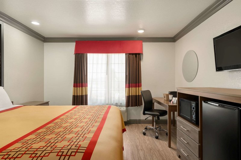 super 8 by wyndham santa clarita valencia