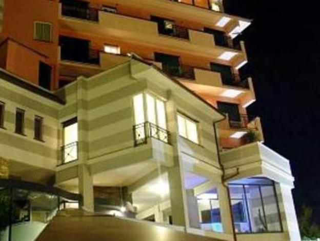 hotel vis a vis