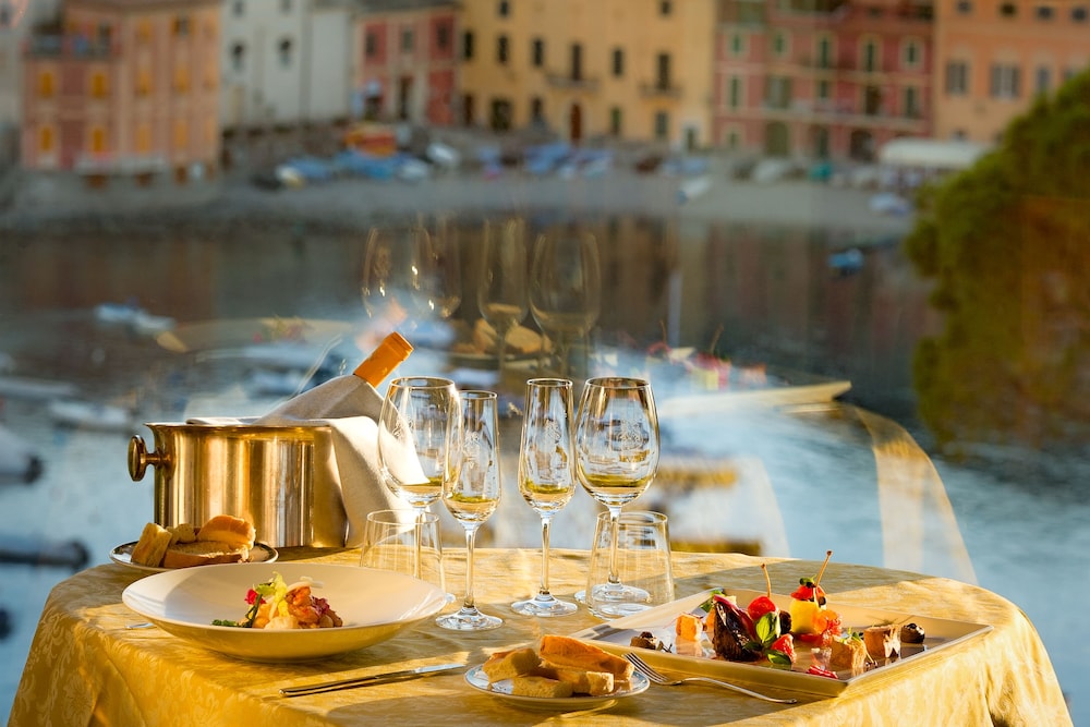 hotel vis a vis
