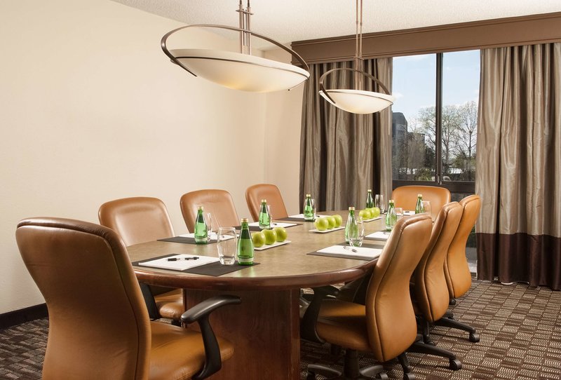 embassy suites by hilton nashville airport