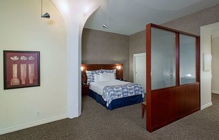 le square phillips hotel and suites