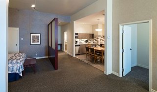 le square phillips hotel and suites