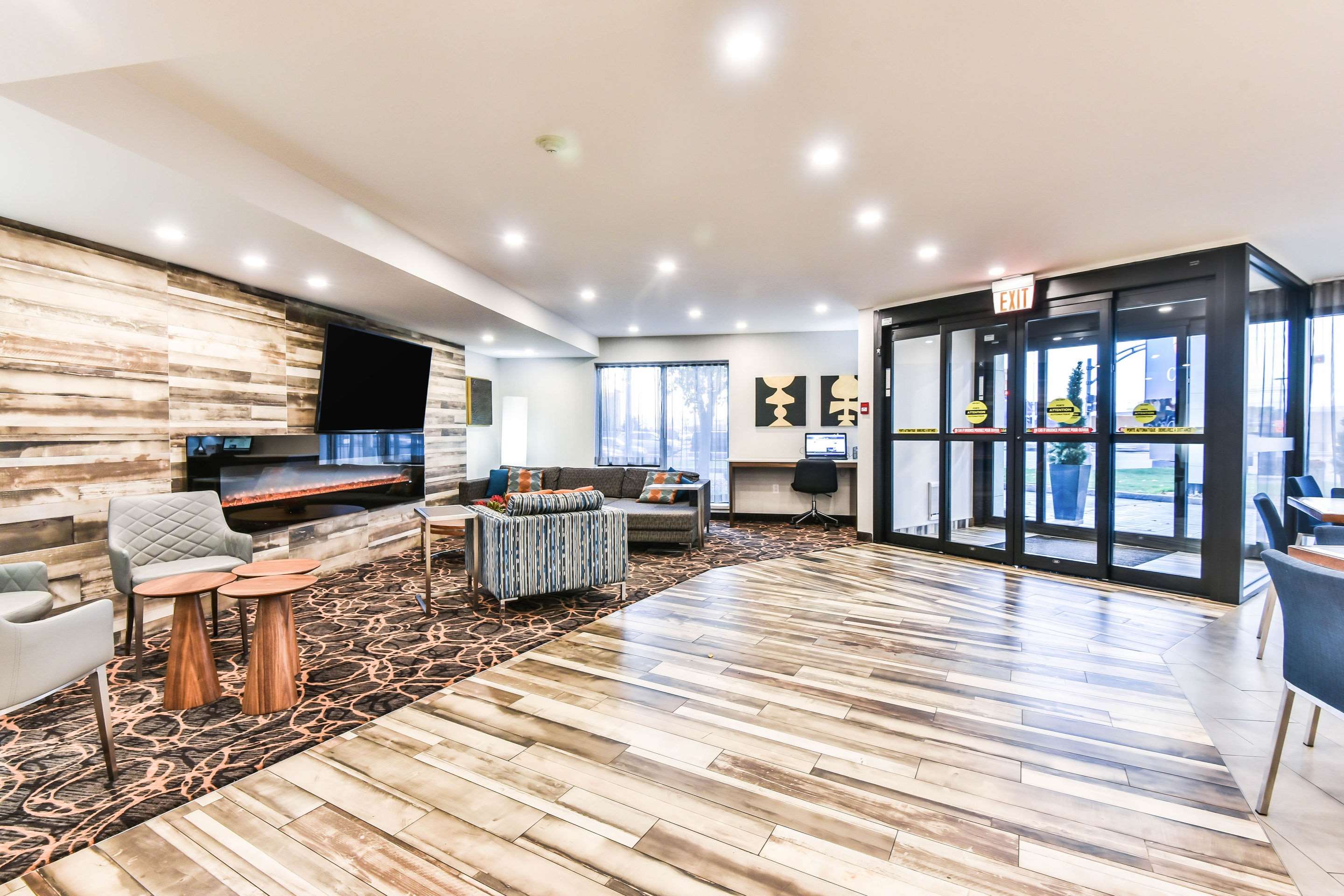 comfort inn pointe claire montreal airport