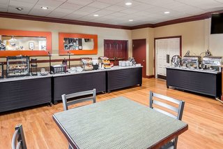 Lions Gate Hotel,Mcclellan>>California,3 star