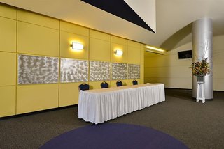 lions gate hotel