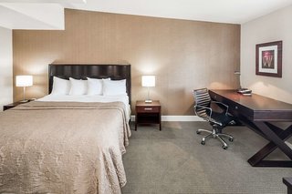 Lions Gate Hotel,Mcclellan>>California,3 star