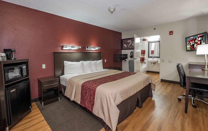 red roof inn plus boston framingham