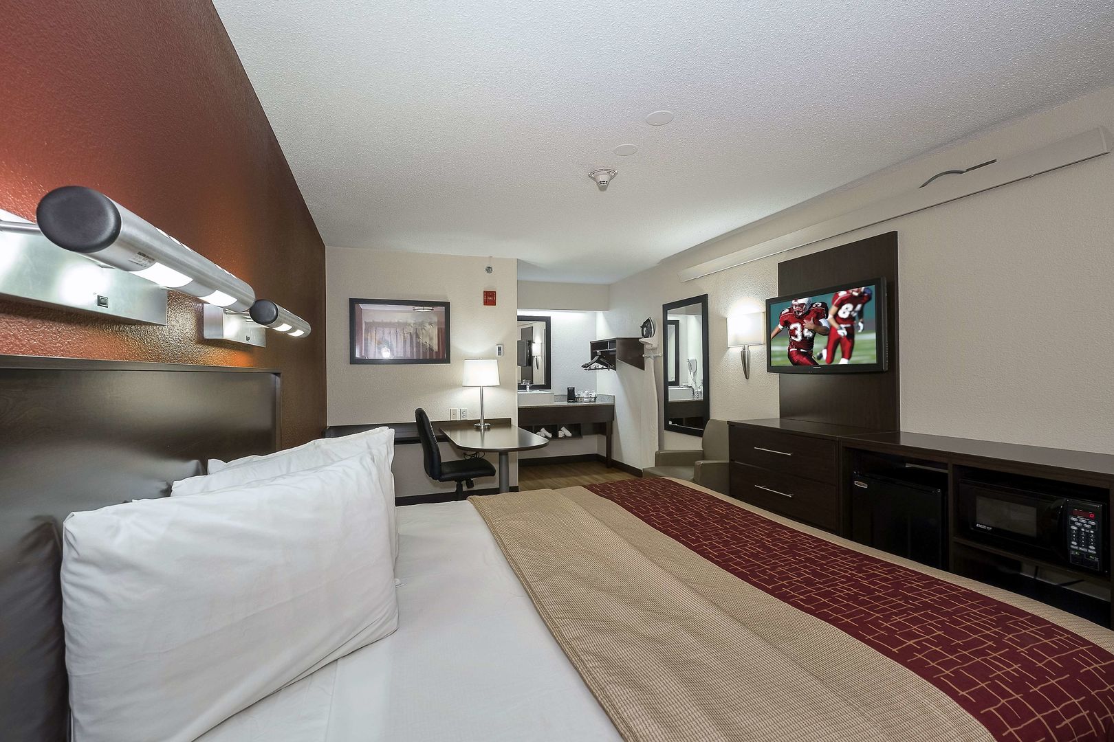red roof inn plus boston framingham