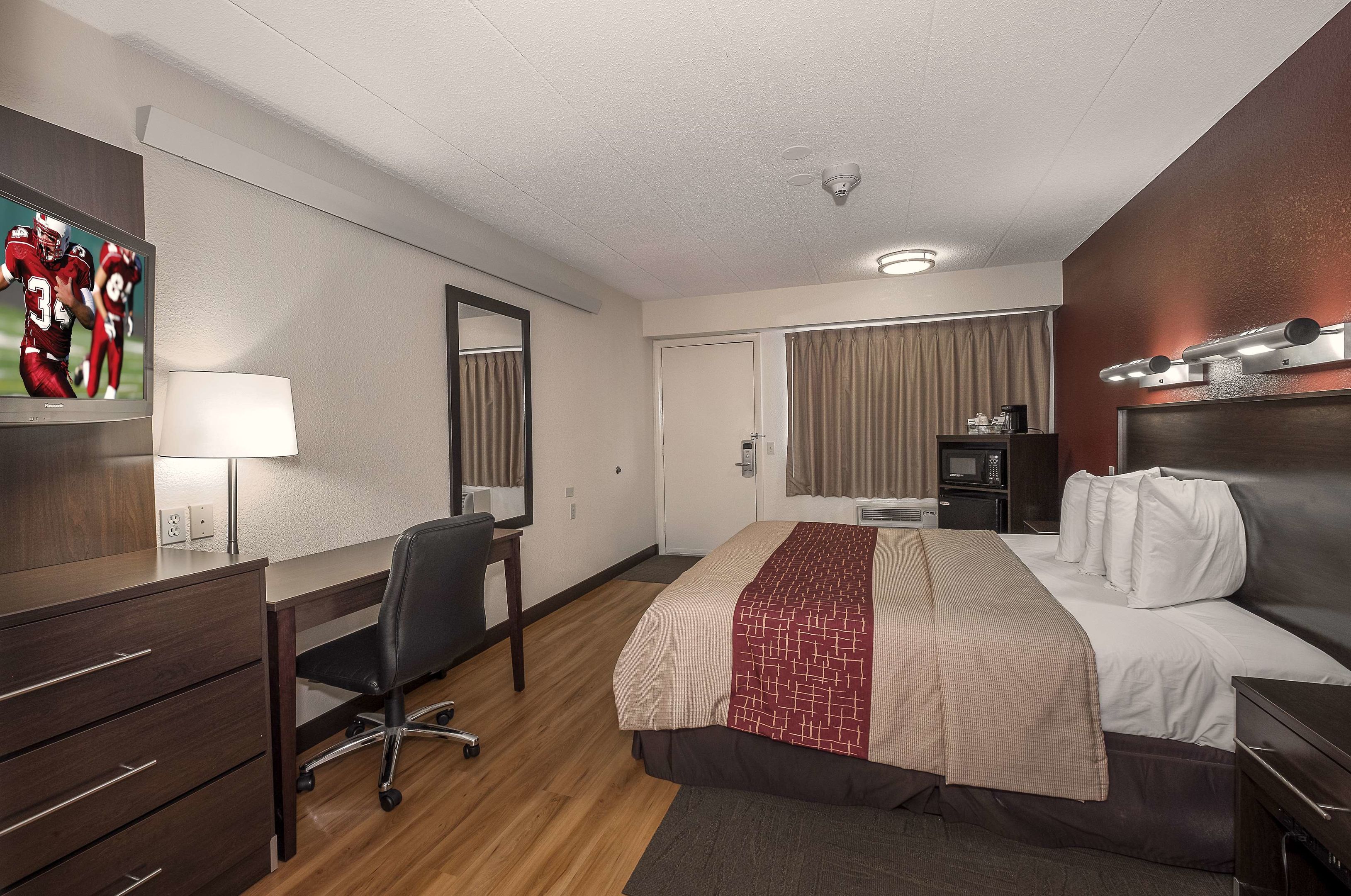 red roof inn plus boston framingham