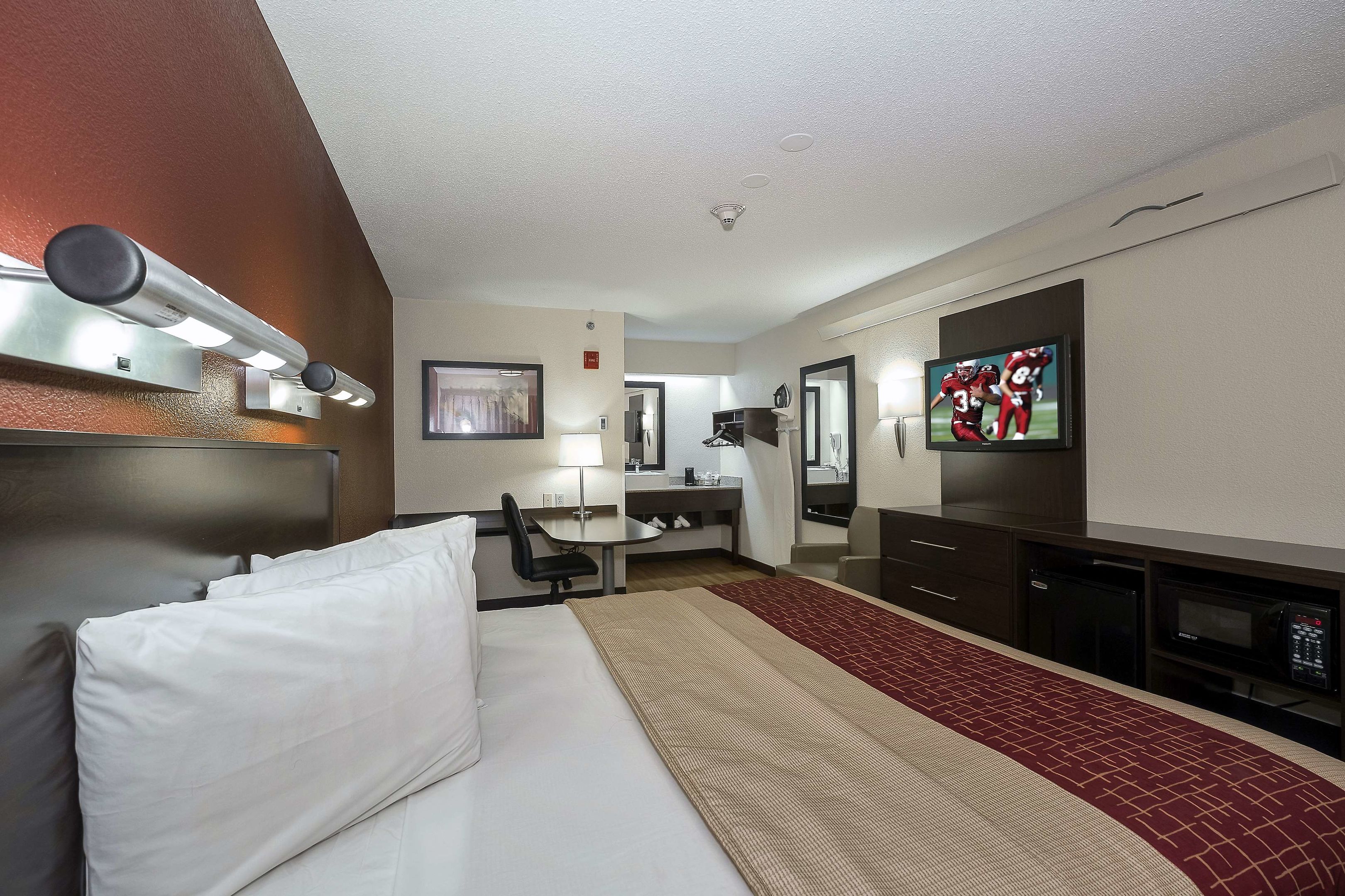 red roof inn plus boston framingham