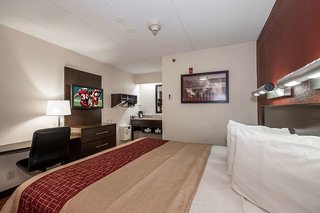 red roof inn plus boston framingham