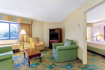 la quinta inn and suites by wyndham boston somerville