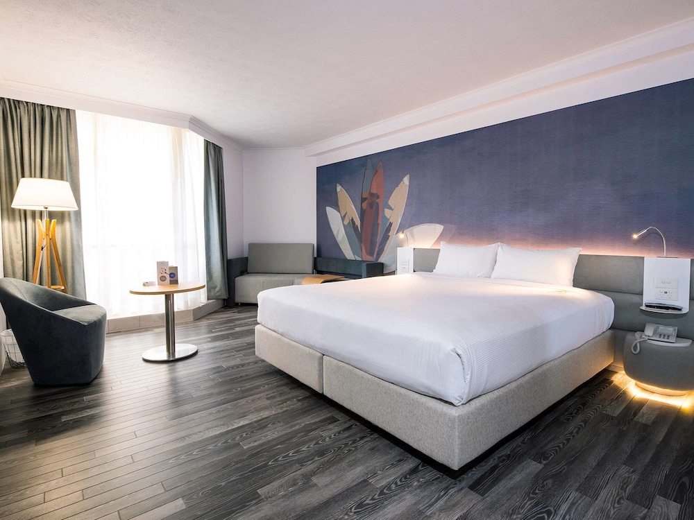 novotel surfers paradise