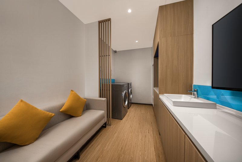 holiday inn express jiangmen yinhu bay an ihg hotel