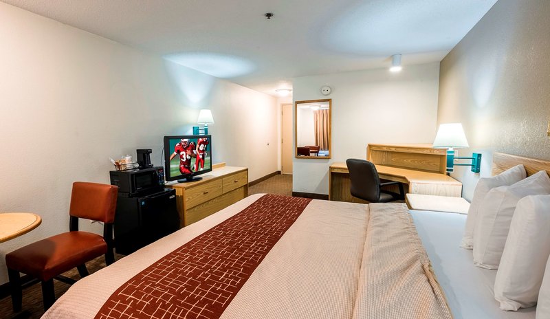 red roof inn plus boston mansfield foxboro