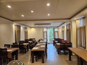 hotel aakash regency