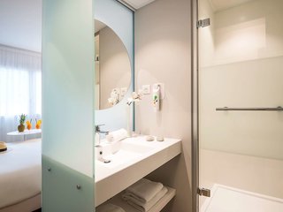 ibis styles nice cap 3000 airport