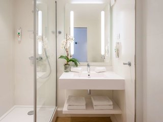 ibis styles nice cap 3000 airport