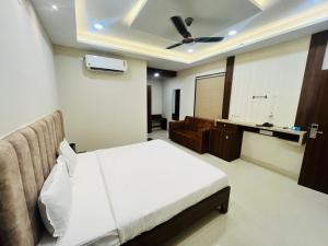 hotel hallmark by thc group