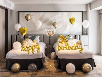 oriental hotel universal city