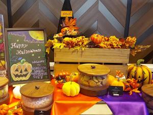 oriental hotel universal city