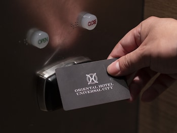 oriental hotel universal city