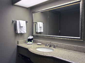 executive inn and suites embarcadero cove