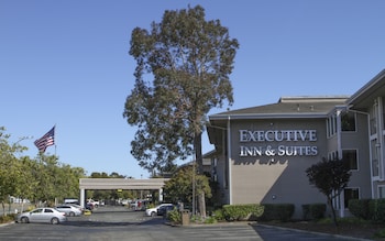 executive inn and suites embarcadero cove