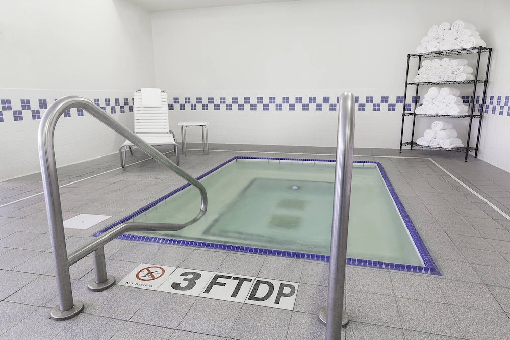 fairfield inn and suites fargo
