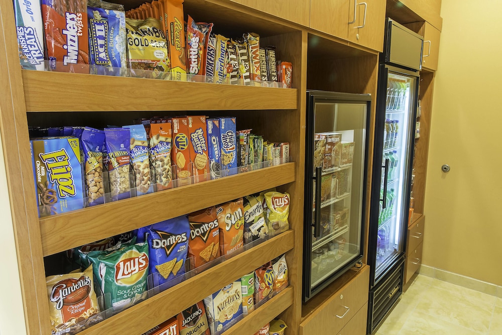 fairfield inn and suites fargo