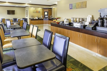 fairfield inn and suites fargo