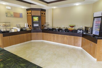 fairfield inn and suites fargo