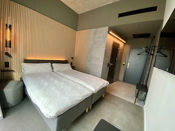 zleep hotel madrid airport