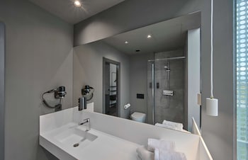 zleep hotel madrid airport