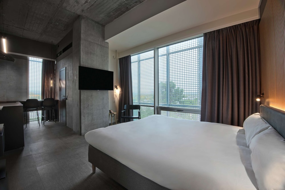 zleep hotel madrid airport