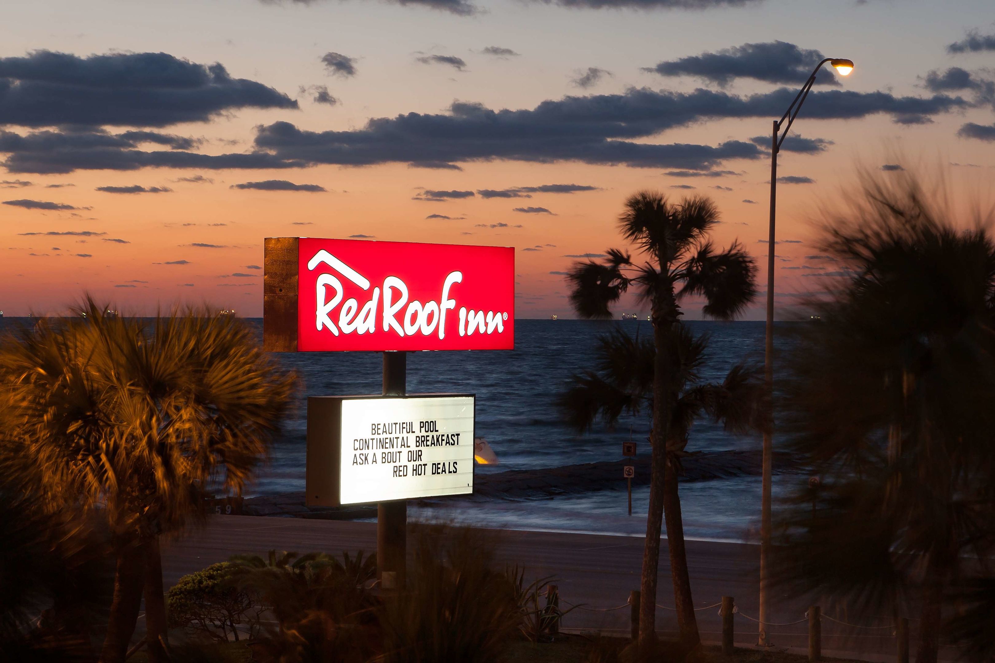red roof inn galveston beachfront convention center