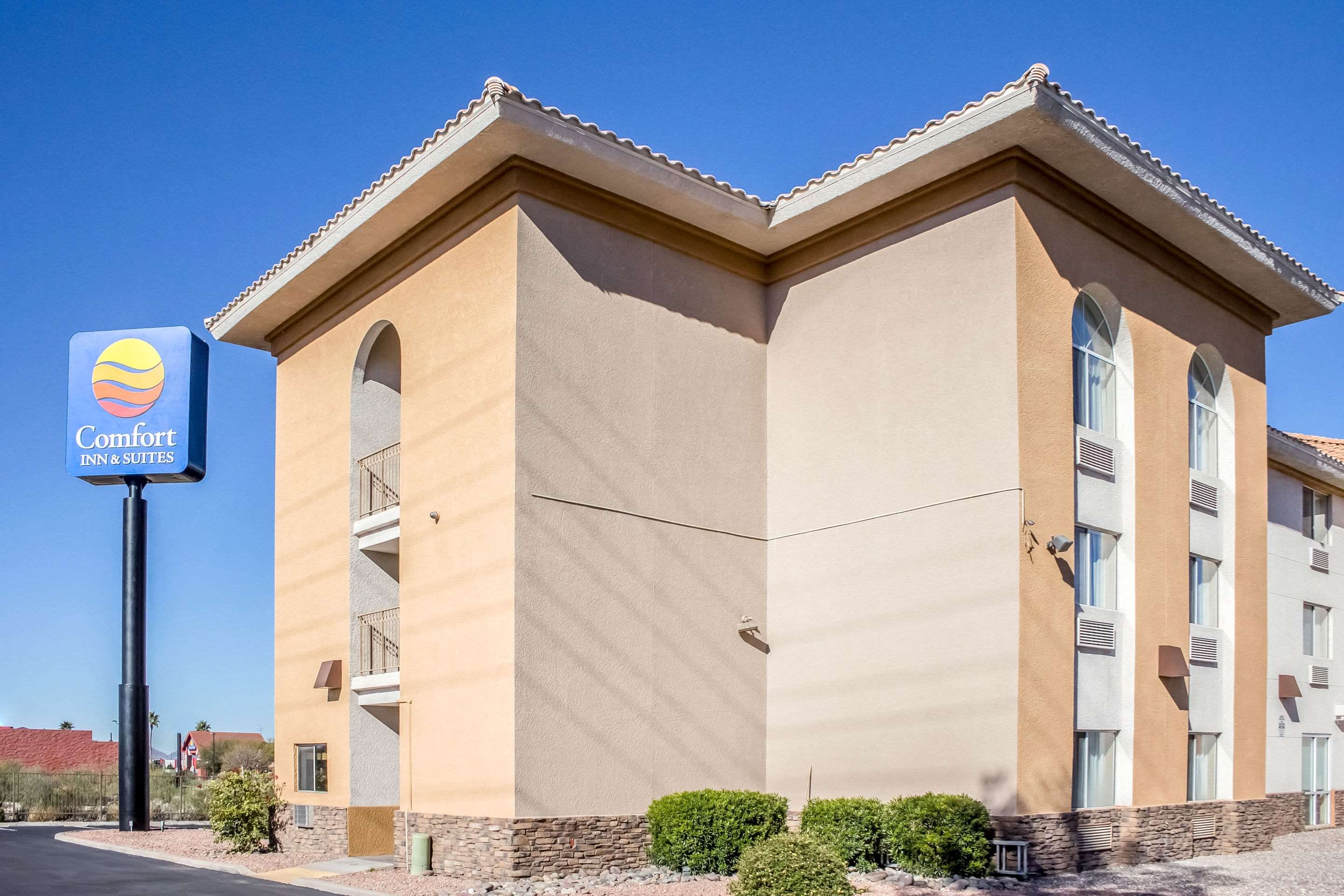 comfort inn and suites near kino sports complex