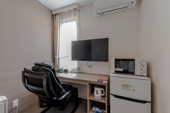 hotel r9 the yard sakai