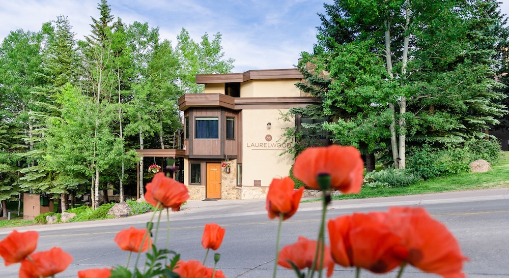 laurelwood condominiums