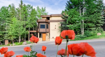 laurelwood condominiums