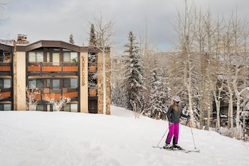 laurelwood condominiums