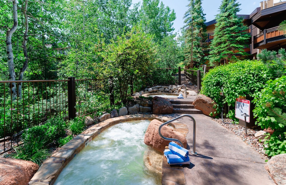 laurelwood condominiums