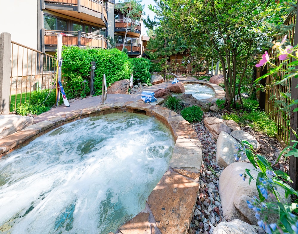 laurelwood condominiums