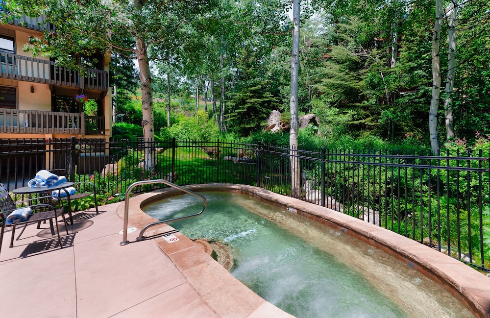 laurelwood condominiums