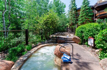 laurelwood condominiums