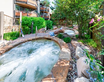 laurelwood condominiums