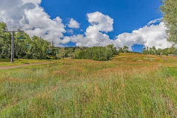 laurelwood condominiums