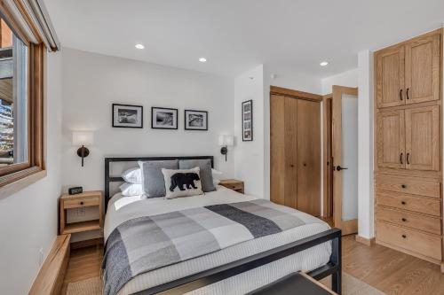 laurelwood condominiums