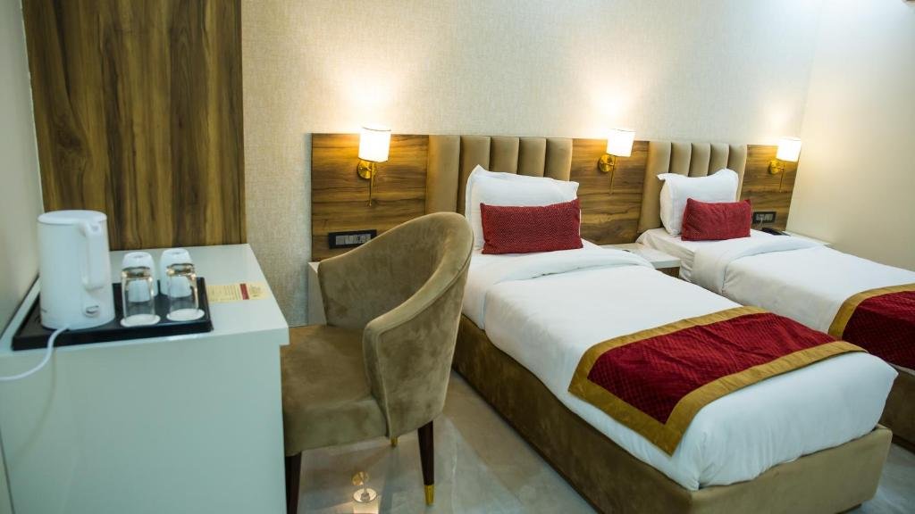 Hotel Royal 9,Modipuram,4 star